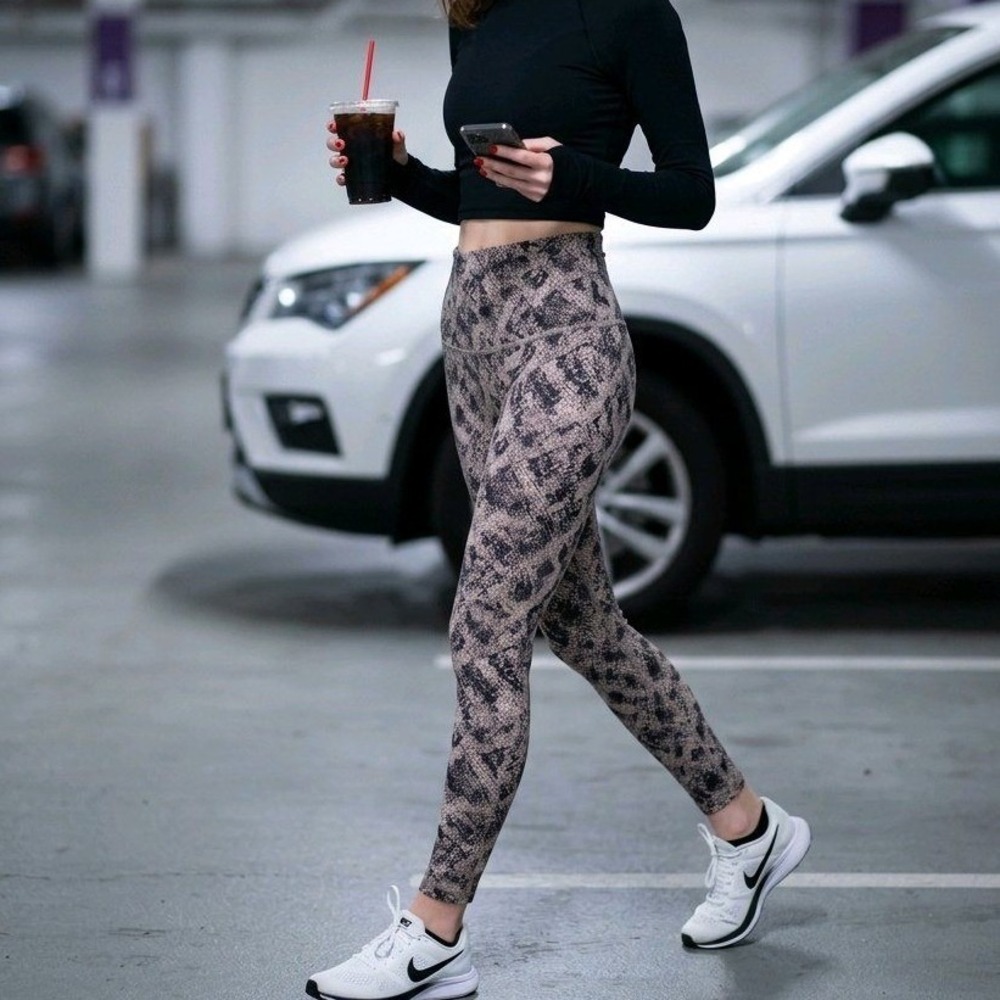 GapFit Leggings‎ Snakeskin Print High Rise Athletic Workout Grey Beige Small